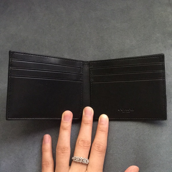 NWOT Men’s Coach Varsity Wallet - Picture 2 of 7